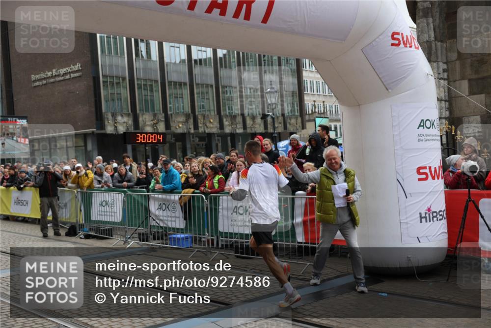 05.10.2025 - 20. swb-Marathon Bremen Yannick Fuchs http://msf.ph/oto/9274586 05.10.2025 12:30:54 Ziel 1437 meine-sportfotos.de