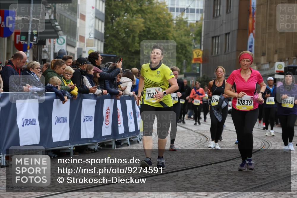 05.10.2025 - 20. swb-Marathon Bremen Strokosch-Dieckow http://msf.ph/oto/9274591 05.10.2025 11:11:52 Ziel 7007, 9420, 9648, 9784, 10540, 10815, 10839, 11088, 11215, 11563 meine-sportfotos.de