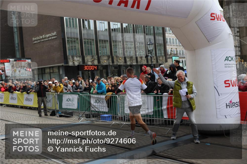 05.10.2025 - 20. swb-Marathon Bremen Yannick Fuchs http://msf.ph/oto/9274606 05.10.2025 12:30:54 Ziel 1437 meine-sportfotos.de