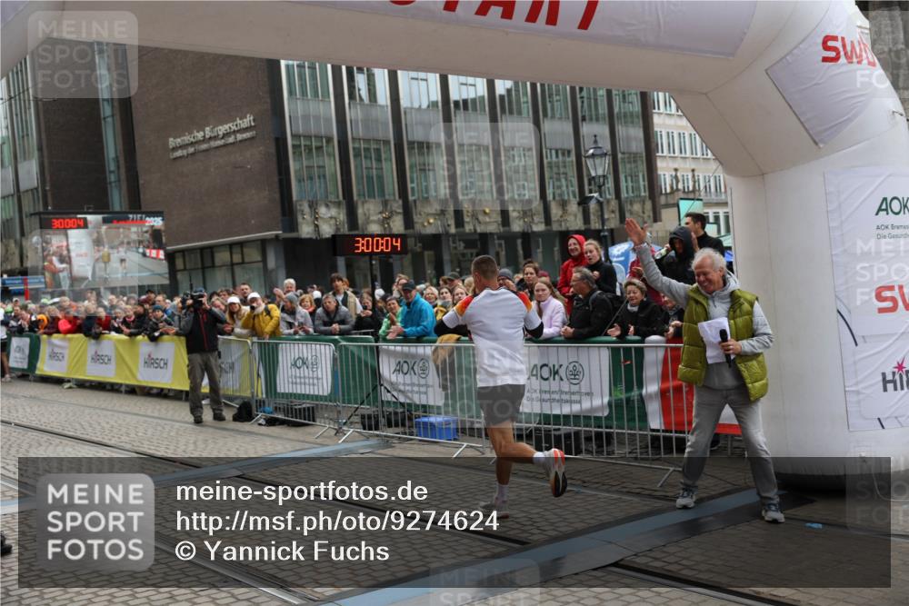 05.10.2025 - 20. swb-Marathon Bremen Yannick Fuchs http://msf.ph/oto/9274624 05.10.2025 12:30:54 Ziel 1437 meine-sportfotos.de