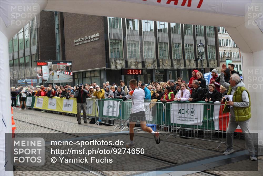 05.10.2025 - 20. swb-Marathon Bremen Yannick Fuchs http://msf.ph/oto/9274650 05.10.2025 12:30:54 Ziel 1437 meine-sportfotos.de
