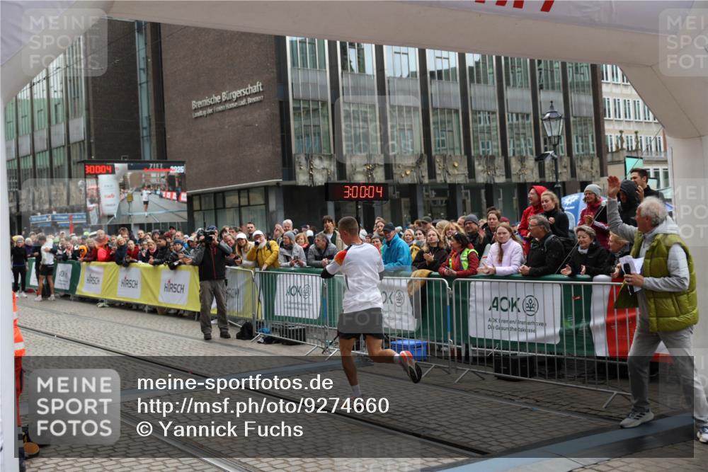 05.10.2025 - 20. swb-Marathon Bremen Yannick Fuchs http://msf.ph/oto/9274660 05.10.2025 12:30:54 Ziel 1437 meine-sportfotos.de