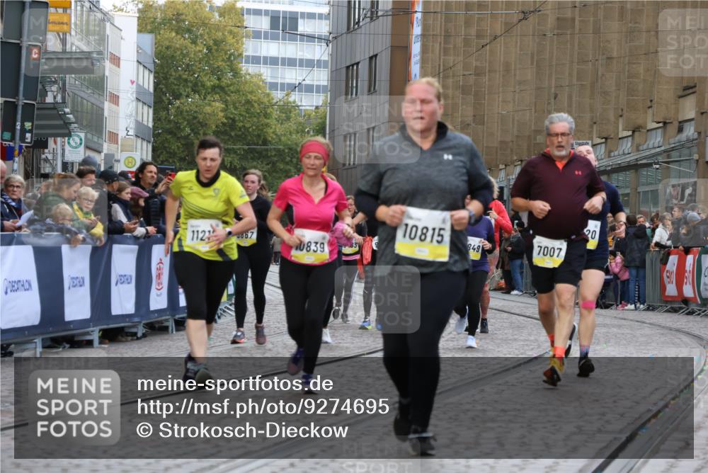 05.10.2025 - 20. swb-Marathon Bremen Strokosch-Dieckow http://msf.ph/oto/9274695 05.10.2025 11:11:54 Ziel 7007, 9420, 9648, 9784, 9867, 10815, 10839, 11215, 11563 meine-sportfotos.de