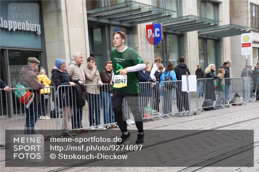 05.10.2025 - 20. swb-Marathon Bremen Strokosch-Dieckow http://msf.ph/oto/9274697 05.10.2025 11:12:42 Ziel 9203, 9891, 10041, 10186, 11118, 11170, 11252, 11332, 11494, 9203, 9891, 10041, 10186, 11118, 11170, 11252, 11332, 11494 meine-sportfotos.de