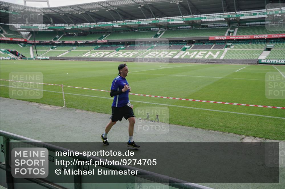 05.10.2025 - 20. swb-Marathon Bremen Michael Burmester http://msf.ph/oto/9274705 05.10.2025 12:50:36 Laufen im Stadion 122, 217, 511, 679, 688, 736, 745, 845, 906, 939, 1025, 1033, 1044, 1166, 1359, 1388, 1450, 1707, 2059, 2381, 2721, 3228, 3259, 3291, 3353, 4318, 4366, 4367, 4938, 4962, 5118, 5184, 5389, 5418, 5564, 5873, 6214, 6216, 6252, 6281, 6681, 6717, 7493, 7826, 7963, 8873, 8907, 8995, 217, 287, 424, 3885, 4006, 4438, 4870, 5894, 6805, 7647, 7987, 8401, 8536, 9118 meine-sportfotos.de