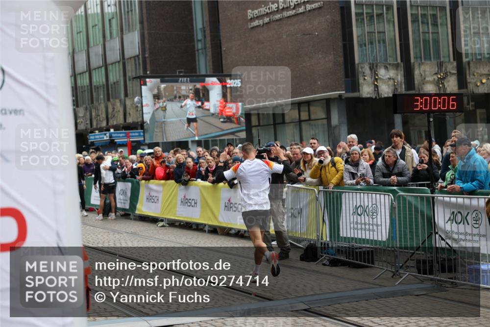 05.10.2025 - 20. swb-Marathon Bremen Yannick Fuchs http://msf.ph/oto/9274714 05.10.2025 12:30:55 Ziel 1437 meine-sportfotos.de