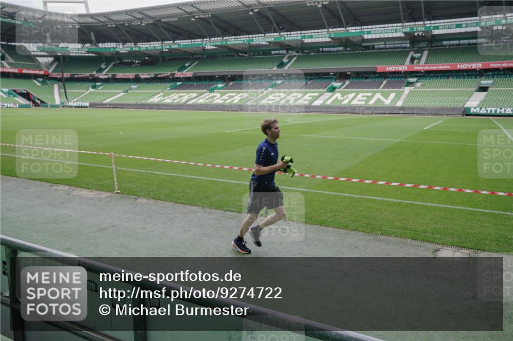 05.10.2025 - 20. swb-Marathon Bremen Michael Burmester http://msf.ph/oto/9274722 05.10.2025 12:50:40 Laufen im Stadion 122, 334, 511, 679, 688, 736, 745, 845, 906, 939, 1025, 1033, 1044, 1166, 1359, 1388, 1450, 1707, 2059, 2381, 2721, 3228, 3259, 3291, 3353, 3608, 4318, 4366, 4367, 4938, 4962, 5118, 5184, 5389, 5418, 5564, 5817, 5873, 6214, 6216, 6252, 6281, 6477, 6681, 6717, 7493, 7826, 7963, 8873, 8907, 8995, 217, 287, 3885, 4006, 4438, 4870, 5894, 6805, 8401, 8536, 9118 meine-sportfotos.de