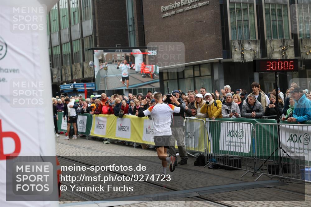 05.10.2025 - 20. swb-Marathon Bremen Yannick Fuchs http://msf.ph/oto/9274723 05.10.2025 12:30:55 Ziel 1437 meine-sportfotos.de