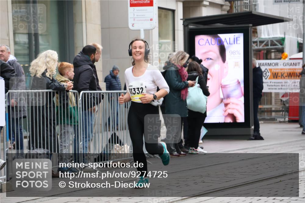 05.10.2025 - 20. swb-Marathon Bremen Strokosch-Dieckow http://msf.ph/oto/9274725 05.10.2025 11:12:56 Ziel 9891, 11170, 11332, 11494, 9891, 11170, 11332, 11494 meine-sportfotos.de