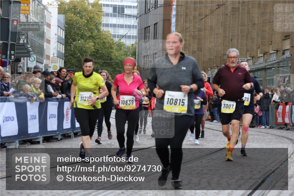 05.10.2025 - 20. swb-Marathon Bremen Strokosch-Dieckow http://msf.ph/oto/9274730 05.10.2025 11:11:54 Ziel 7007, 9420, 9648, 9784, 9867, 10815, 10839, 11215, 11563 meine-sportfotos.de
