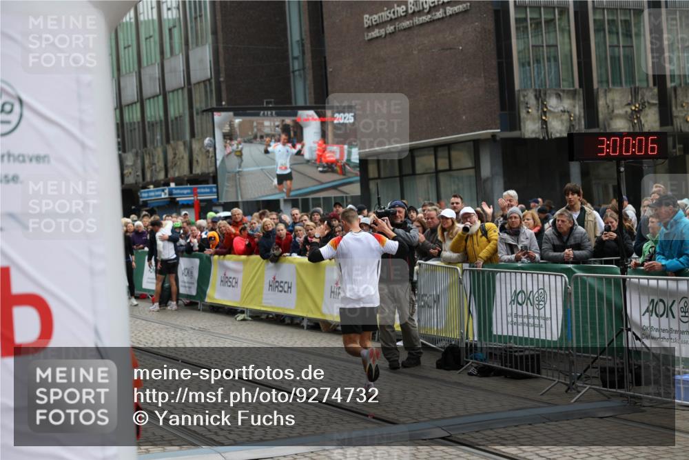 05.10.2025 - 20. swb-Marathon Bremen Yannick Fuchs http://msf.ph/oto/9274732 05.10.2025 12:30:55 Ziel 1437 meine-sportfotos.de