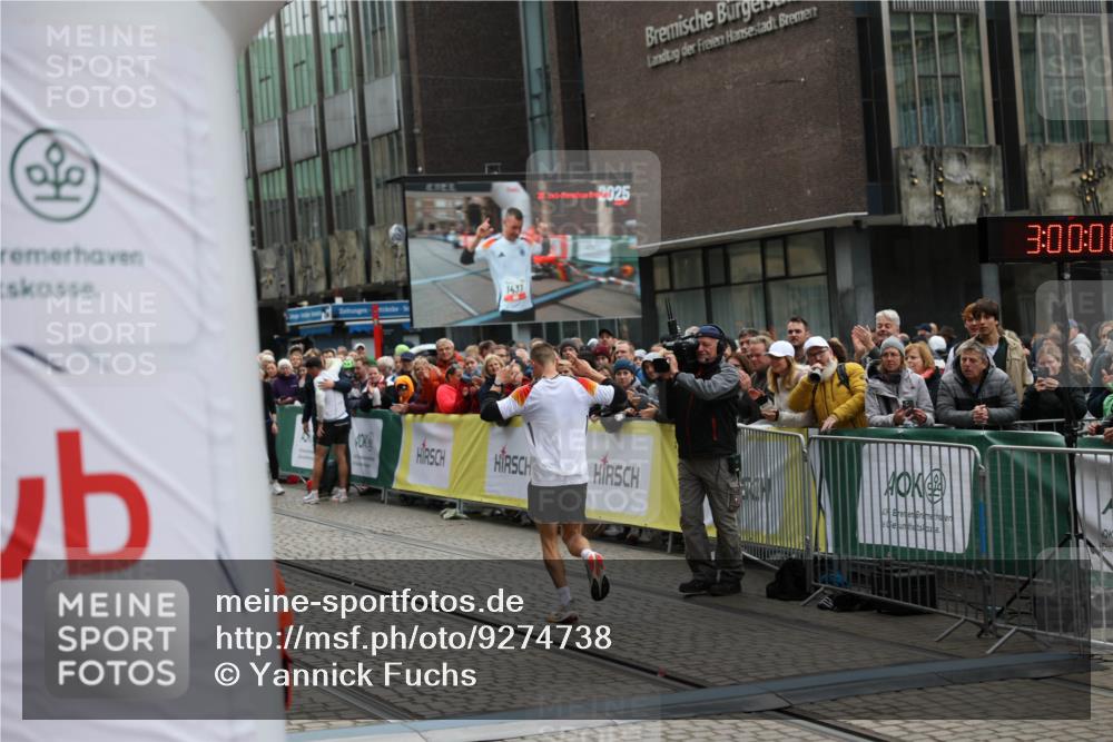05.10.2025 - 20. swb-Marathon Bremen Yannick Fuchs http://msf.ph/oto/9274738 05.10.2025 12:30:56 Ziel 1437 meine-sportfotos.de