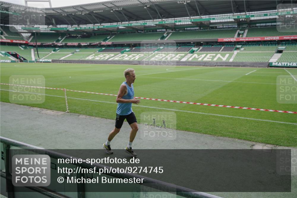05.10.2025 - 20. swb-Marathon Bremen Michael Burmester http://msf.ph/oto/9274745 05.10.2025 12:50:43 Laufen im Stadion 122, 334, 601, 679, 688, 736, 745, 845, 906, 939, 1025, 1033, 1037, 1044, 1166, 1359, 1388, 1450, 1689, 1707, 2059, 2381, 2721, 3228, 3259, 3291, 3419, 3608, 4318, 4366, 4367, 4938, 4962, 5118, 5184, 5389, 5418, 5564, 5817, 5838, 5873, 6216, 6252, 6281, 6401, 6477, 6681, 6717, 7493, 7826, 7963, 8083, 8907, 8995, 217, 287, 511, 1388, 3353, 3885, 4006, 4870, 5894, 6214, 8401, 8536, 8873, 9118 meine-sportfotos.de