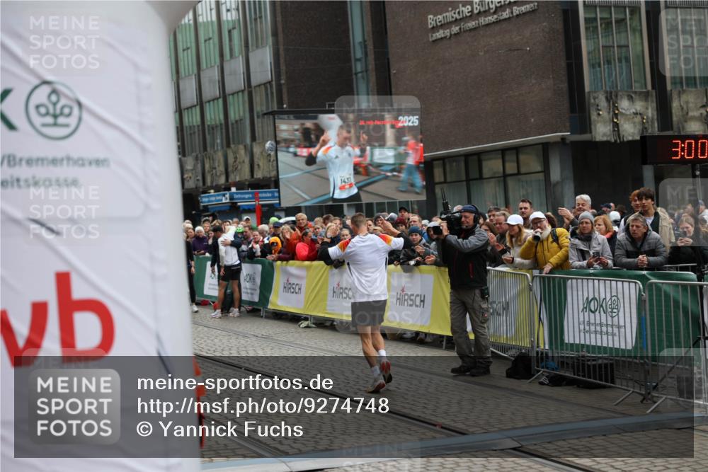 05.10.2025 - 20. swb-Marathon Bremen Yannick Fuchs http://msf.ph/oto/9274748 05.10.2025 12:30:56 Ziel 1437 meine-sportfotos.de