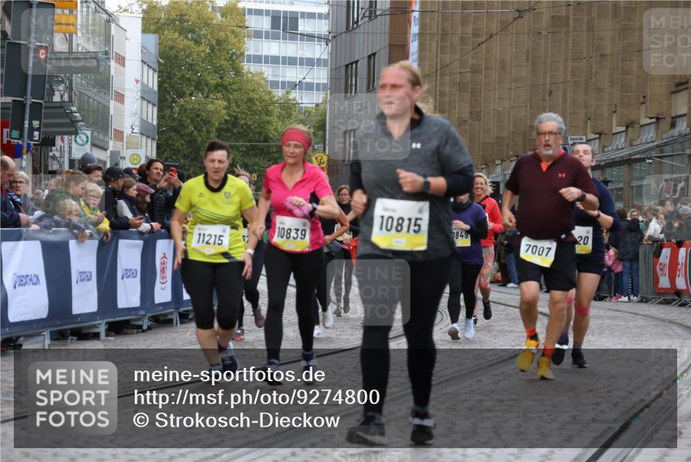 05.10.2025 - 20. swb-Marathon Bremen Strokosch-Dieckow http://msf.ph/oto/9274800 05.10.2025 11:11:54 Ziel 7007, 9420, 9648, 9784, 9867, 10815, 10839, 11215, 11563 meine-sportfotos.de