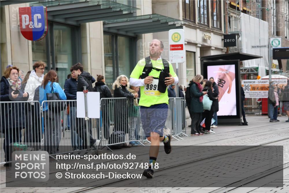 05.10.2025 - 20. swb-Marathon Bremen Strokosch-Dieckow http://msf.ph/oto/9274818 05.10.2025 11:13:00 Ziel 9891, 10273, 11117, 11332, 11367, 9891, 10273, 11117, 11332, 11367 meine-sportfotos.de