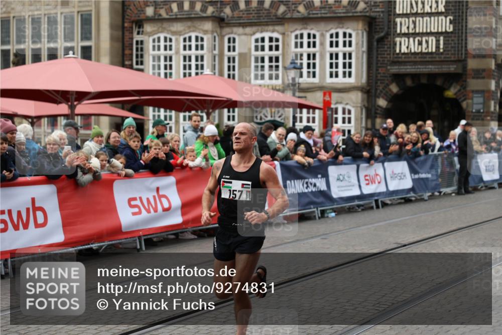 05.10.2025 - 20. swb-Marathon Bremen Yannick Fuchs http://msf.ph/oto/9274831 05.10.2025 12:31:18 Ziel 157 meine-sportfotos.de