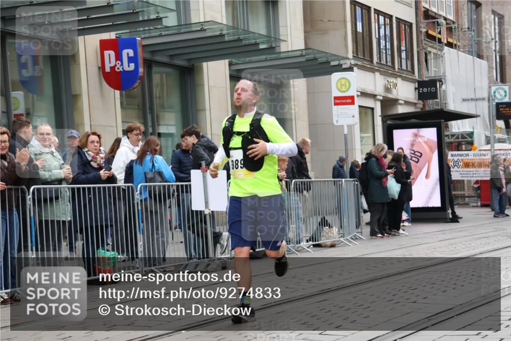 05.10.2025 - 20. swb-Marathon Bremen Strokosch-Dieckow http://msf.ph/oto/9274833 05.10.2025 11:13:00 Ziel 9891, 10273, 11117, 11332, 11367, 9891, 10273, 11117, 11332, 11367 meine-sportfotos.de