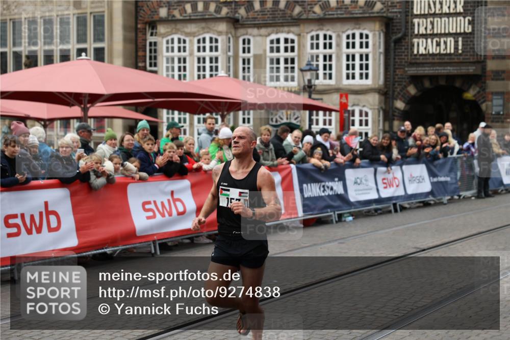 05.10.2025 - 20. swb-Marathon Bremen Yannick Fuchs http://msf.ph/oto/9274838 05.10.2025 12:31:18 Ziel 157 meine-sportfotos.de
