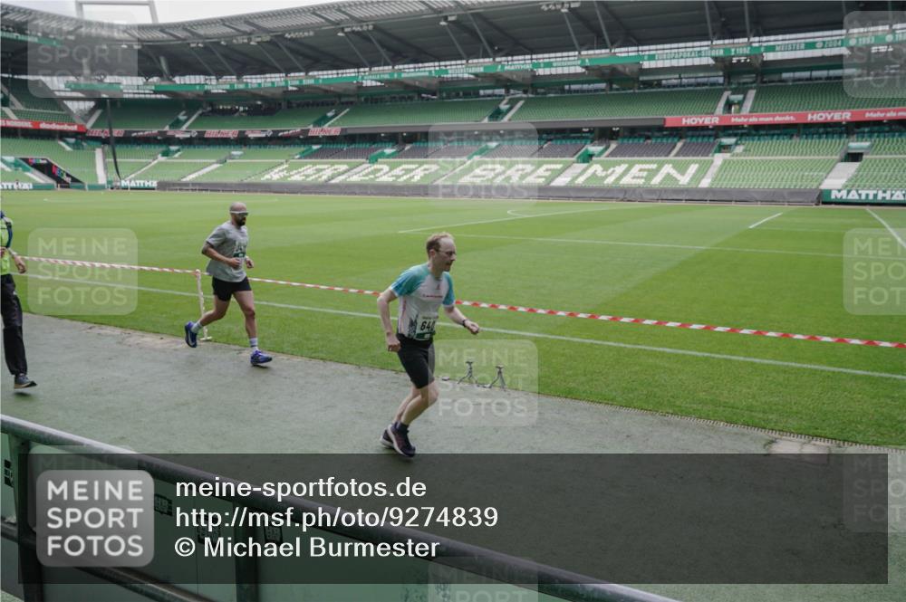 05.10.2025 - 20. swb-Marathon Bremen Michael Burmester http://msf.ph/oto/9274839 05.10.2025 12:50:54 Laufen im Stadion 122, 334, 503, 601, 679, 688, 736, 745, 906, 1025, 1033, 1037, 1044, 1166, 1359, 1450, 1499, 1689, 1909, 2059, 2381, 2721, 3228, 3267, 3291, 3419, 3608, 3661, 4032, 4104, 4366, 4938, 4962, 5184, 5389, 5418, 5551, 5564, 5817, 5838, 5873, 6066, 6252, 6401, 6477, 6681, 6717, 7493, 7826, 7963, 8083, 8907, 8995, 217, 287, 511, 845, 939, 1388, 1707, 3259, 3353, 4006, 4318, 4367, 5118, 6214, 6216, 6281, 8401, 8536, 8873, 9118 meine-sportfotos.de