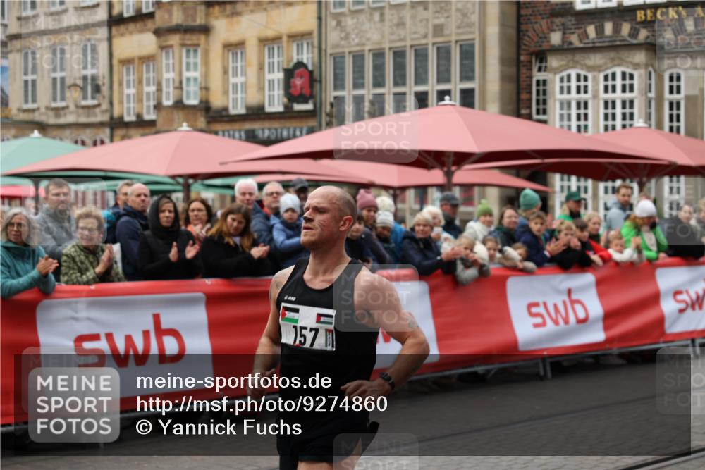 05.10.2025 - 20. swb-Marathon Bremen Yannick Fuchs http://msf.ph/oto/9274860 05.10.2025 12:31:19 Ziel 157 meine-sportfotos.de