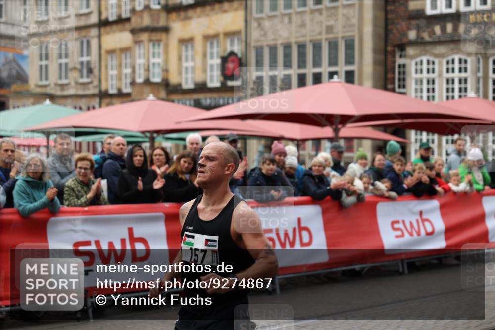 05.10.2025 - 20. swb-Marathon Bremen Yannick Fuchs http://msf.ph/oto/9274867 05.10.2025 12:31:19 Ziel 157 meine-sportfotos.de