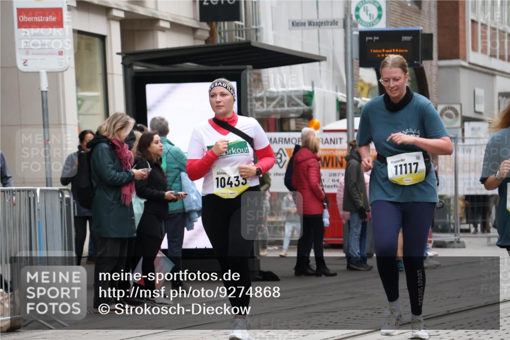 05.10.2025 - 20. swb-Marathon Bremen Strokosch-Dieckow http://msf.ph/oto/9274868 05.10.2025 11:13:03 Ziel 9891, 10273, 11117, 11332, 11367, 9891, 10273, 11117, 11332, 11367 meine-sportfotos.de