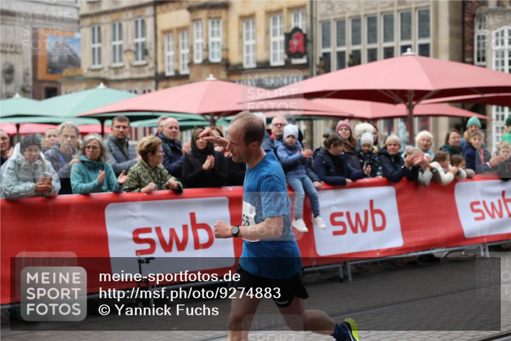 05.10.2025 - 20. swb-Marathon Bremen Yannick Fuchs http://msf.ph/oto/9274883 05.10.2025 12:31:49 Ziel 956 meine-sportfotos.de