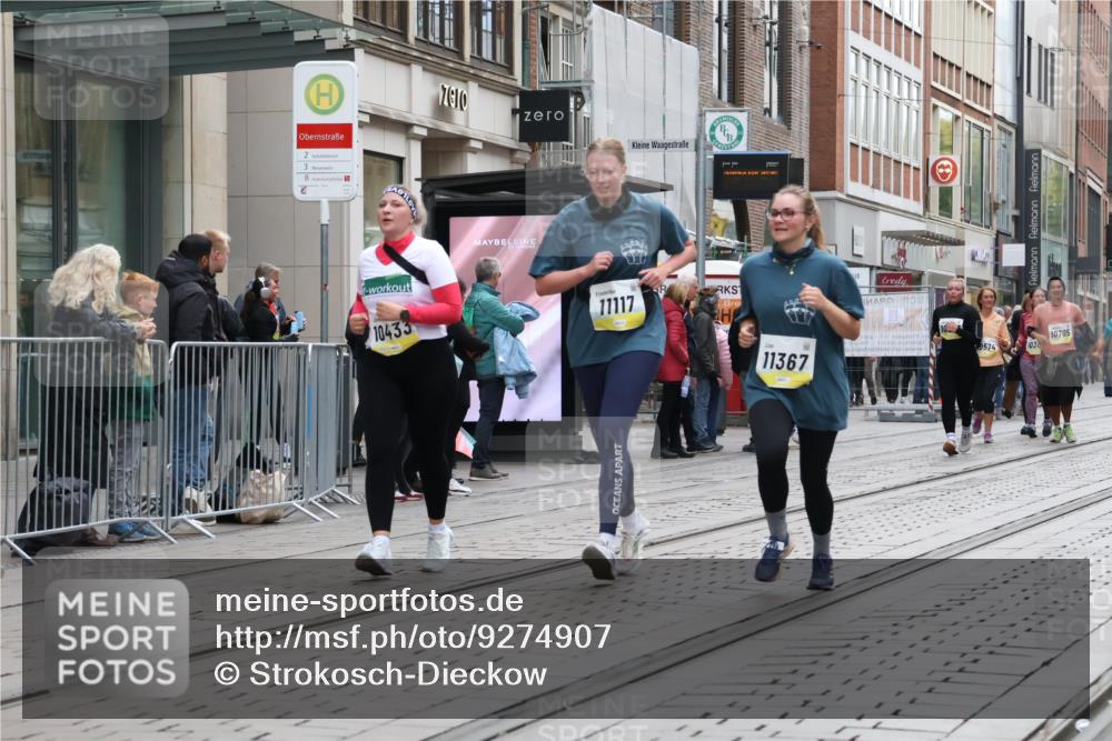 05.10.2025 - 20. swb-Marathon Bremen Strokosch-Dieckow http://msf.ph/oto/9274907 05.10.2025 11:13:04 Ziel 9891, 10273, 11117, 11332, 11367, 9891, 10273, 11117, 11332, 11367 meine-sportfotos.de