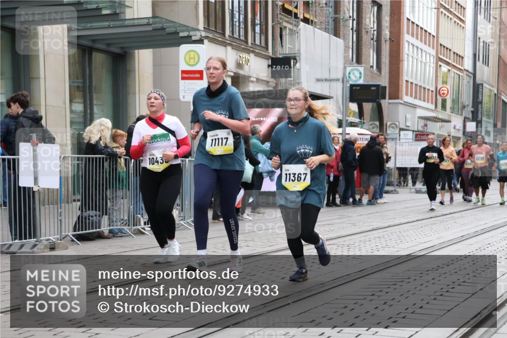 05.10.2025 - 20. swb-Marathon Bremen Strokosch-Dieckow http://msf.ph/oto/9274933 05.10.2025 11:13:05 Ziel 9891, 10273, 10433, 11117, 11332, 11367, 9891, 10273, 10433, 11117, 11332, 11367 meine-sportfotos.de