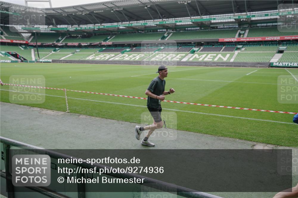 05.10.2025 - 20. swb-Marathon Bremen Michael Burmester http://msf.ph/oto/9274936 05.10.2025 12:50:58 Laufen im Stadion 122, 334, 503, 601, 688, 736, 745, 906, 1025, 1033, 1037, 1044, 1166, 1359, 1450, 1499, 1689, 1909, 2059, 2381, 2493, 3228, 3267, 3291, 3419, 3608, 3661, 4032, 4104, 4366, 4654, 4962, 5184, 5389, 5418, 5551, 5564, 5817, 5838, 5873, 6066, 6210, 6252, 6401, 6477, 6681, 6717, 7493, 8083, 8995, 511, 679, 845, 906, 939, 1388, 1707, 2721, 3259, 3353, 4318, 4367, 4938, 5118, 5389, 5873, 6214, 6216, 6281, 7826, 7963, 8873, 8907 meine-sportfotos.de