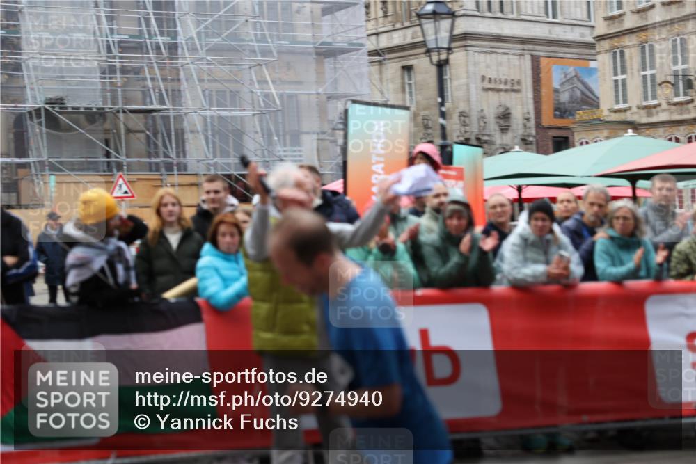 05.10.2025 - 20. swb-Marathon Bremen Yannick Fuchs http://msf.ph/oto/9274940 05.10.2025 12:31:50 Ziel 956 meine-sportfotos.de