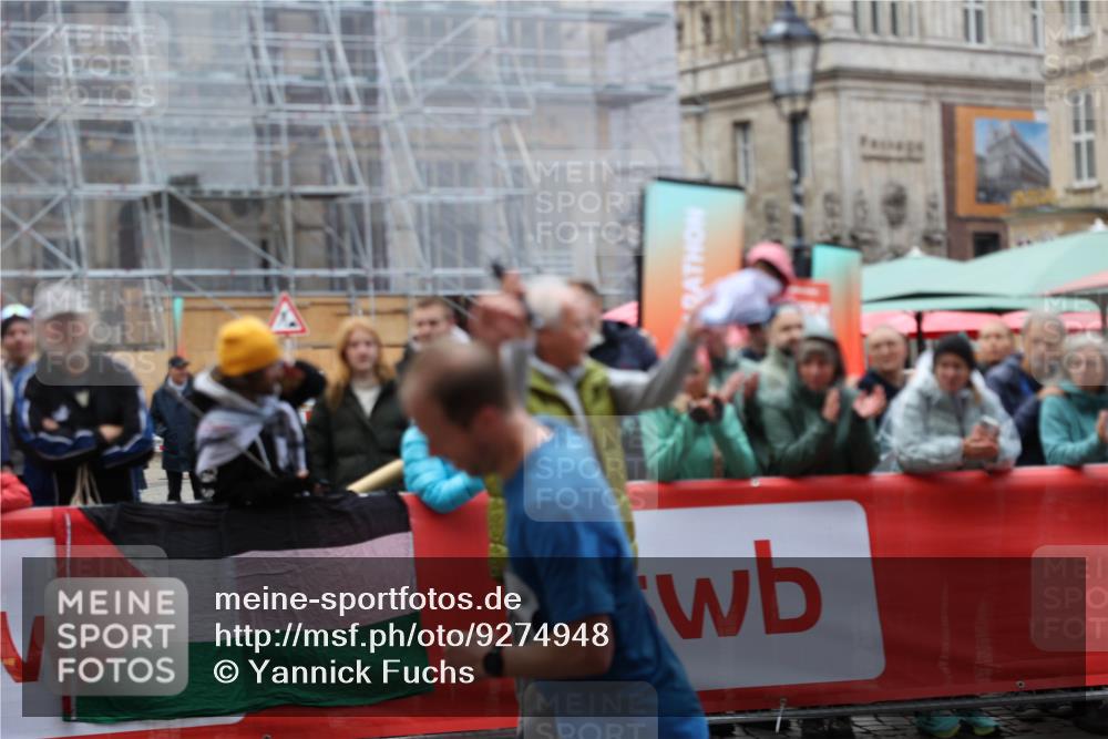 05.10.2025 - 20. swb-Marathon Bremen Yannick Fuchs http://msf.ph/oto/9274948 05.10.2025 12:31:50 Ziel 956 meine-sportfotos.de
