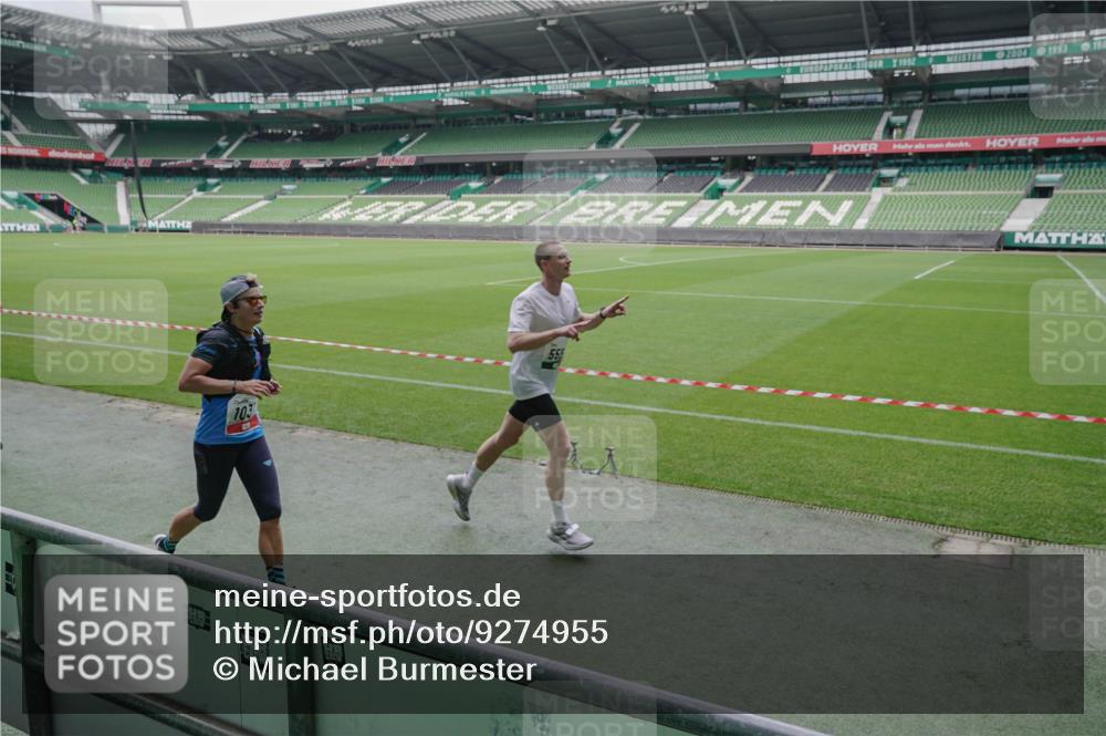 05.10.2025 - 20. swb-Marathon Bremen Michael Burmester http://msf.ph/oto/9274955 05.10.2025 12:51:00 Laufen im Stadion 122, 334, 503, 601, 688, 736, 745, 1025, 1033, 1037, 1044, 1166, 1359, 1450, 1499, 1577, 1689, 1909, 2059, 2381, 2493, 3228, 3267, 3291, 3419, 3608, 3661, 4032, 4104, 4366, 4654, 4962, 5184, 5418, 5551, 5564, 5817, 5838, 6066, 6210, 6252, 6401, 6477, 6681, 6717, 6775, 7493, 7723, 8083, 8995, 511, 679, 845, 906, 939, 1388, 1707, 2721, 3259, 3353, 4318, 4367, 4938, 5118, 5389, 5873, 6214, 6216, 6281, 6717, 7826, 7963, 8873, 8907 meine-sportfotos.de