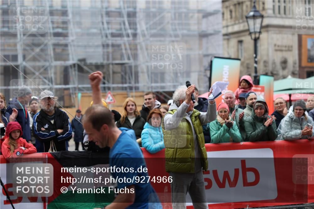05.10.2025 - 20. swb-Marathon Bremen Yannick Fuchs http://msf.ph/oto/9274966 05.10.2025 12:31:50 Ziel 956 meine-sportfotos.de