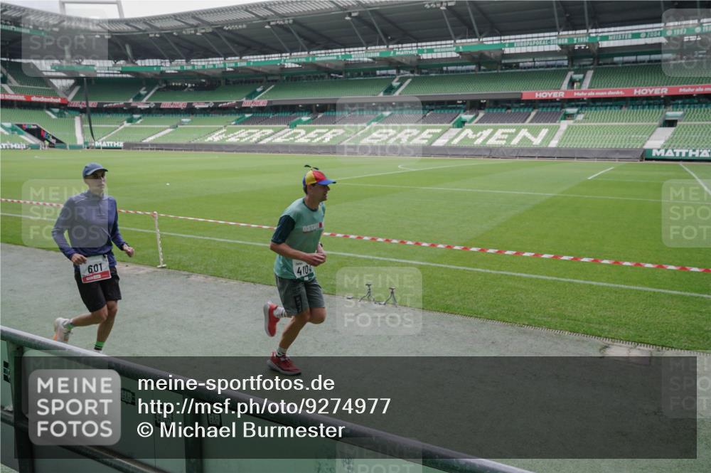 05.10.2025 - 20. swb-Marathon Bremen Michael Burmester http://msf.ph/oto/9274977 05.10.2025 12:51:02 Laufen im Stadion 122, 334, 503, 601, 688, 736, 745, 1025, 1033, 1037, 1044, 1166, 1359, 1450, 1499, 1577, 1689, 1701, 1909, 2059, 2381, 2493, 3267, 3291, 3419, 3608, 3661, 4032, 4104, 4366, 4654, 4962, 5184, 5418, 5551, 5817, 5838, 6066, 6210, 6252, 6401, 6477, 6681, 6775, 7493, 7723, 8083, 8995, 679, 845, 906, 939, 1388, 1707, 2721, 3228, 3259, 3353, 4318, 4367, 4938, 5118, 5389, 5564, 5873, 6216, 6281, 6717, 7826, 7963, 8907 meine-sportfotos.de