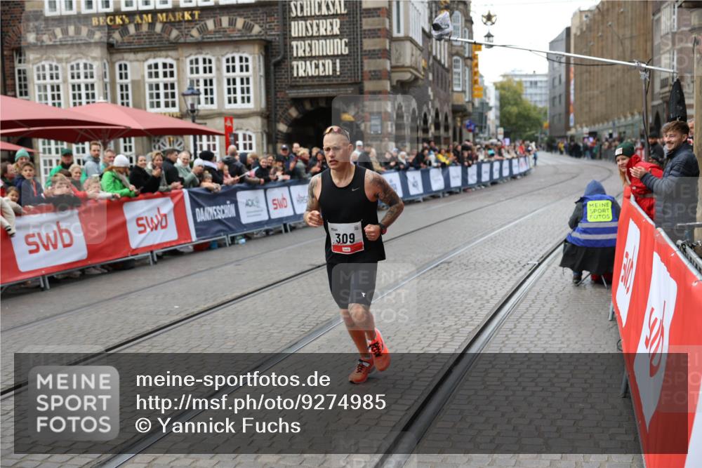 05.10.2025 - 20. swb-Marathon Bremen Yannick Fuchs http://msf.ph/oto/9274985 05.10.2025 12:32:40 Ziel 309 meine-sportfotos.de