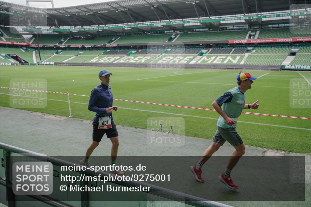 05.10.2025 - 20. swb-Marathon Bremen Michael Burmester http://msf.ph/oto/9275001 05.10.2025 12:51:02 Laufen im Stadion 122, 334, 503, 601, 688, 736, 745, 1025, 1033, 1037, 1044, 1166, 1359, 1450, 1499, 1577, 1689, 1701, 1909, 2059, 2381, 2493, 3267, 3291, 3419, 3608, 3661, 4032, 4104, 4366, 4654, 4962, 5184, 5418, 5551, 5817, 5838, 6066, 6210, 6252, 6401, 6477, 6681, 6775, 7493, 7723, 8083, 8995, 679, 845, 906, 939, 1388, 1707, 2721, 3228, 3259, 3353, 4318, 4367, 4938, 5118, 5389, 5564, 5873, 6216, 6281, 6717, 7826, 7963, 8907 meine-sportfotos.de