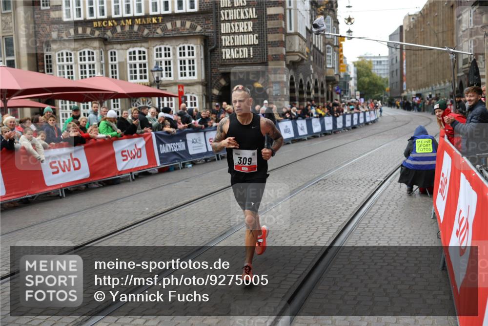 05.10.2025 - 20. swb-Marathon Bremen Yannick Fuchs http://msf.ph/oto/9275005 05.10.2025 12:32:40 Ziel 309 meine-sportfotos.de
