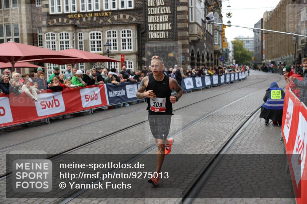 05.10.2025 - 20. swb-Marathon Bremen Yannick Fuchs http://msf.ph/oto/9275013 05.10.2025 12:32:40 Ziel 309 meine-sportfotos.de