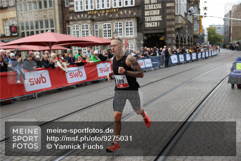 05.10.2025 - 20. swb-Marathon Bremen Yannick Fuchs http://msf.ph/oto/9275031 05.10.2025 12:32:40 Ziel 309 meine-sportfotos.de