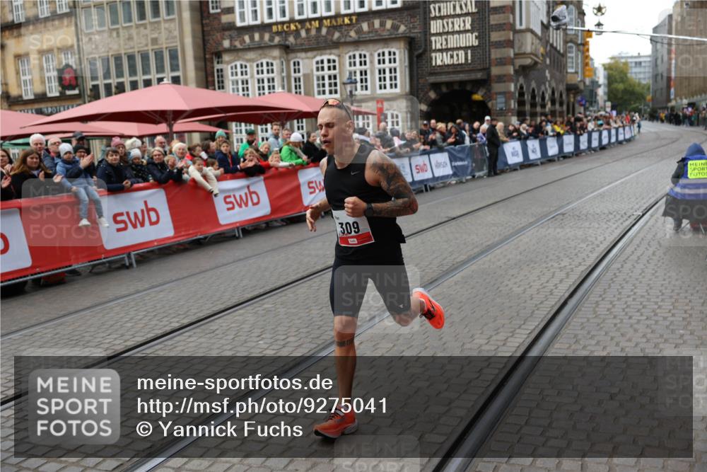 05.10.2025 - 20. swb-Marathon Bremen Yannick Fuchs http://msf.ph/oto/9275041 05.10.2025 12:32:40 Ziel 309 meine-sportfotos.de