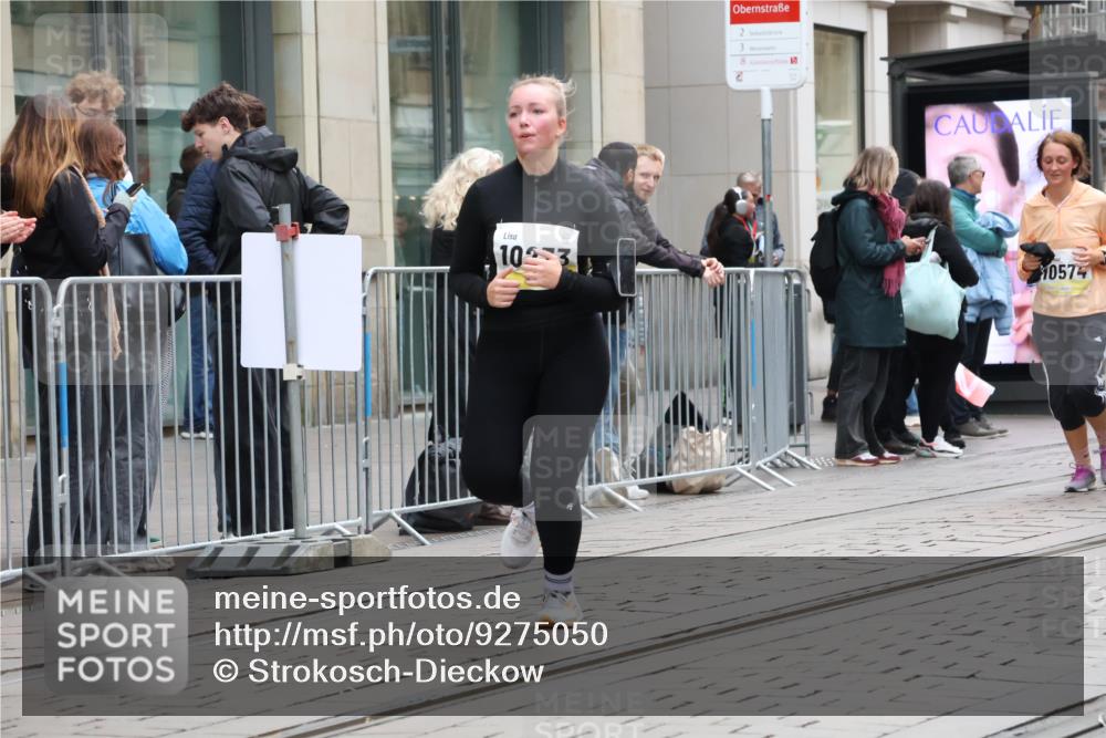 05.10.2025 - 20. swb-Marathon Bremen Strokosch-Dieckow http://msf.ph/oto/9275050 05.10.2025 11:13:13 Ziel 9242, 9899, 10040, 10273, 10364, 10433, 10574, 10705, 10707, 10957, 11060, 11068, 11117, 11264, 11367, 11385, 9242, 9899, 10040, 10273, 10364, 10433, 10574, 10705, 10707, 10957, 11060, 11068, 11117, 11264, 11367, 11385 meine-sportfotos.de