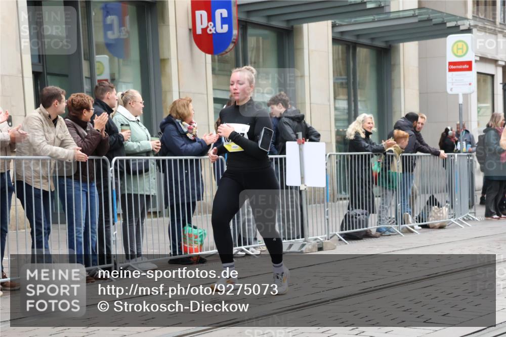 05.10.2025 - 20. swb-Marathon Bremen Strokosch-Dieckow http://msf.ph/oto/9275073 05.10.2025 11:13:14 Ziel 9242, 9899, 10040, 10273, 10364, 10433, 10574, 10705, 10707, 10957, 11060, 11068, 11117, 11264, 11367, 11385, 9242, 9899, 10040, 10273, 10364, 10433, 10574, 10705, 10707, 10957, 11060, 11068, 11117, 11264, 11367, 11385 meine-sportfotos.de