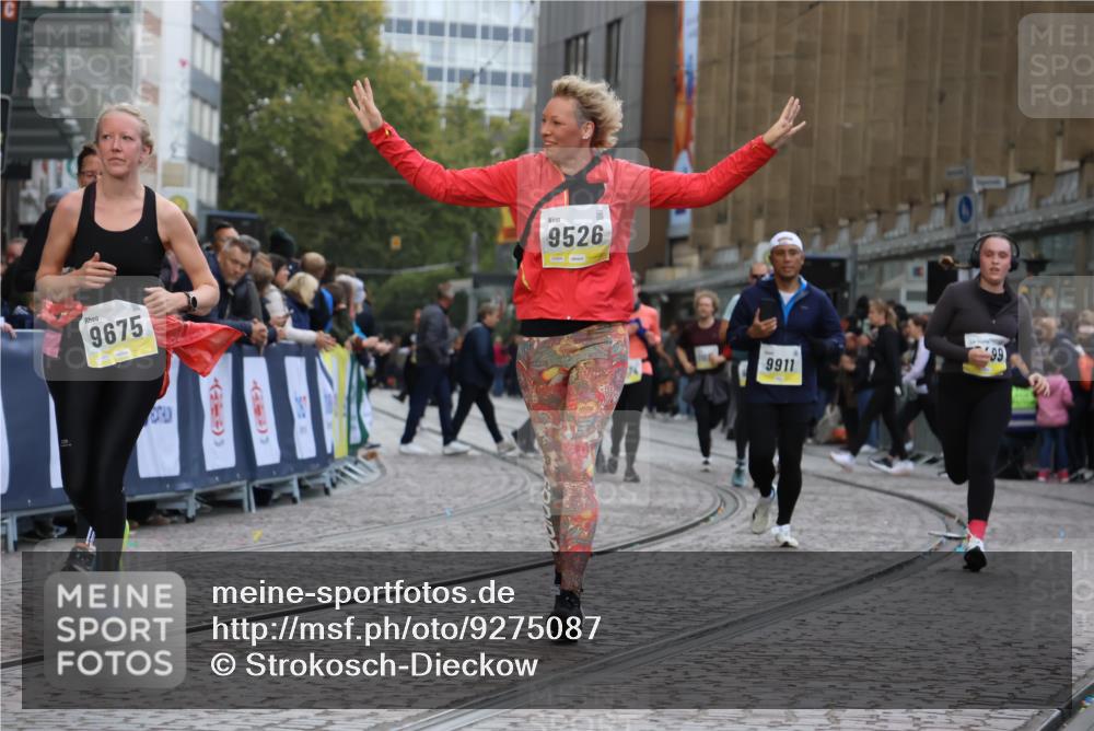 05.10.2025 - 20. swb-Marathon Bremen Strokosch-Dieckow http://msf.ph/oto/9275087 05.10.2025 11:12:02 Ziel 9420, 9526, 9675, 9726, 9867, 10463, 10499, 10815, 10849 meine-sportfotos.de