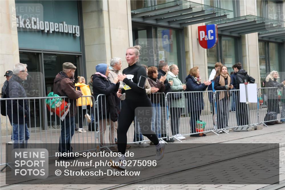 05.10.2025 - 20. swb-Marathon Bremen Strokosch-Dieckow http://msf.ph/oto/9275096 05.10.2025 11:13:15 Ziel 9242, 9899, 10040, 10273, 10364, 10433, 10574, 10705, 10707, 10957, 11060, 11068, 11117, 11264, 11367, 11385, 9242, 9899, 10040, 10273, 10364, 10433, 10574, 10705, 10707, 10957, 11060, 11068, 11117, 11264, 11367, 11385 meine-sportfotos.de