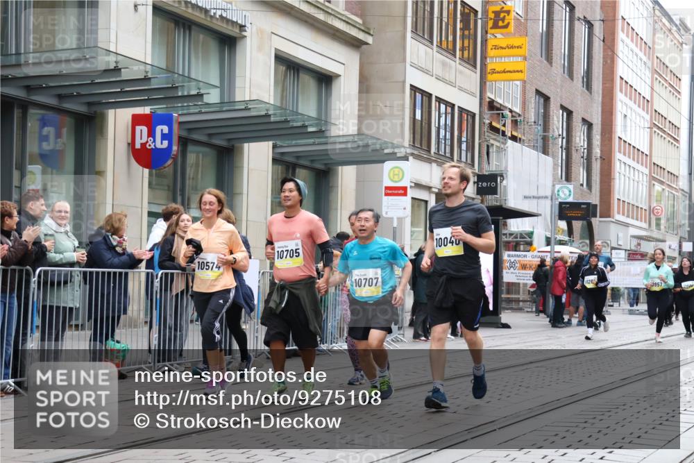 05.10.2025 - 20. swb-Marathon Bremen Strokosch-Dieckow http://msf.ph/oto/9275108 05.10.2025 11:13:17 Ziel 9242, 9899, 10040, 10273, 10364, 10433, 10574, 10705, 10707, 10957, 11060, 11068, 11117, 11264, 11367, 11385, 9242, 9899, 10040, 10273, 10364, 10433, 10574, 10705, 10707, 10957, 11060, 11068, 11117, 11264, 11367, 11385 meine-sportfotos.de