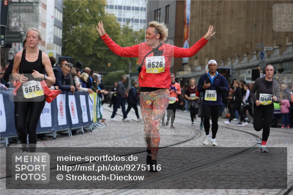 05.10.2025 - 20. swb-Marathon Bremen Strokosch-Dieckow http://msf.ph/oto/9275116 05.10.2025 11:12:02 Ziel 9420, 9526, 9675, 9726, 9867, 10463, 10499, 10815, 10849 meine-sportfotos.de