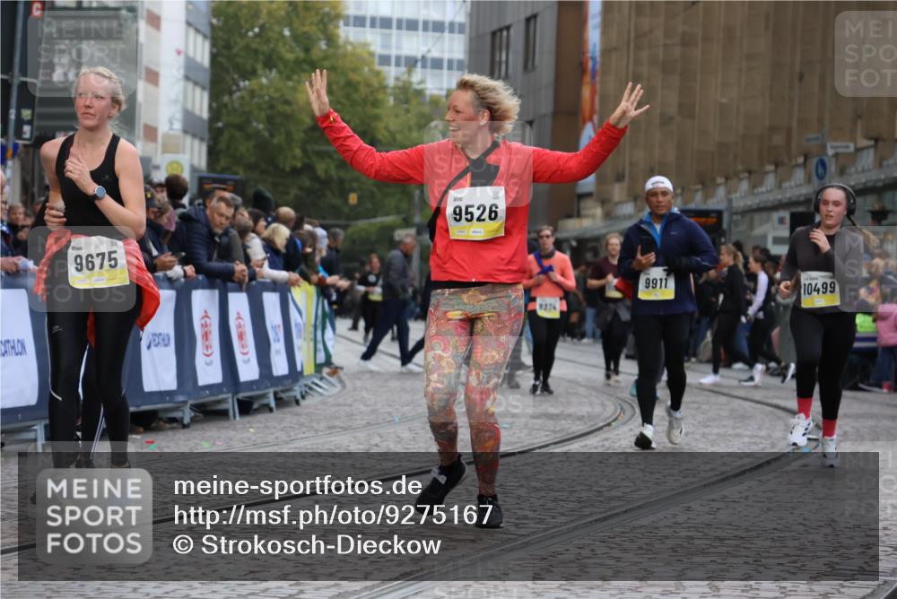05.10.2025 - 20. swb-Marathon Bremen Strokosch-Dieckow http://msf.ph/oto/9275167 05.10.2025 11:12:02 Ziel 9420, 9526, 9675, 9726, 9867, 10463, 10499, 10815, 10849 meine-sportfotos.de