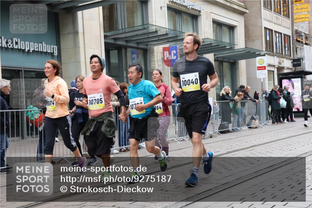 05.10.2025 - 20. swb-Marathon Bremen Strokosch-Dieckow http://msf.ph/oto/9275187 05.10.2025 11:13:19 Ziel 9242, 9899, 9946, 10040, 10273, 10364, 10433, 10574, 10671, 10705, 10707, 10842, 10957, 11060, 11068, 11117, 11264, 11367, 11385, 9242, 9899, 9946, 10040, 10273, 10364, 10433, 10574, 10671, 10705, 10707, 10842, 10957, 11060, 11068, 11117, 11264, 11367, 11385 meine-sportfotos.de